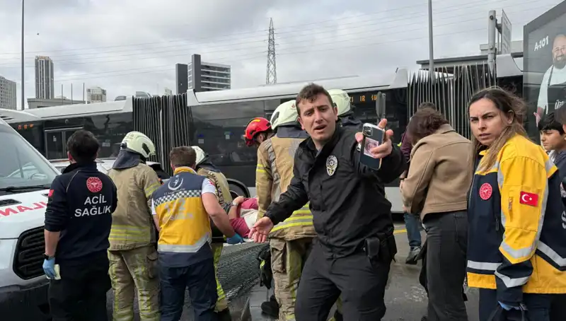 Metrobüste Feci Kaza: Seferler Durduruldu, Çok Sayıda Yaralı ve Ölü Var