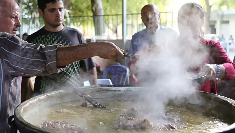 Gadir-i Hum Bayramı'nda Duygusal Kutlamalar ve Gelenekler Nasıl Yaşatılır?