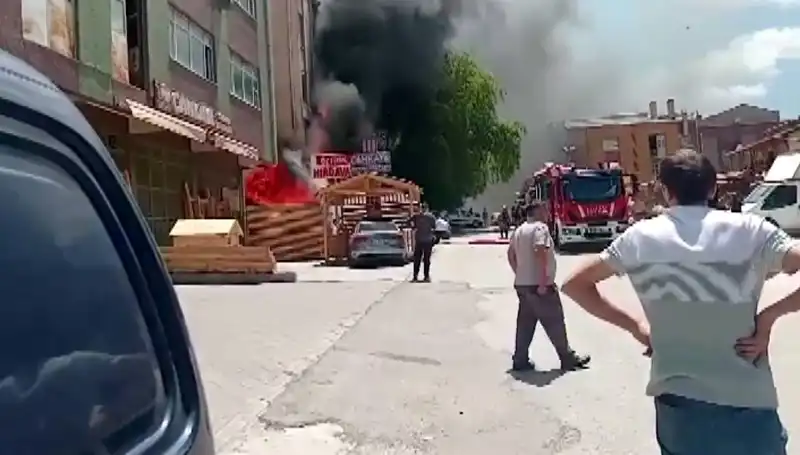 Ankara’da İş Yerlerinde Çıkan Yangın Panik Yarattı: Son Durum Ne?