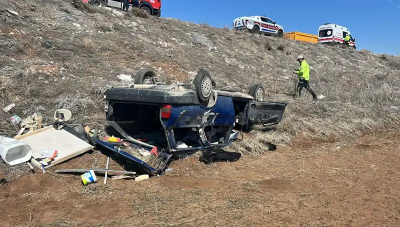 Otomobil Şarampole Uçtu: 3 Kişi Ağır Yaralı, 4 Yaralı Bulundu