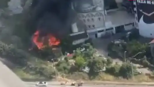 Kağıthane'de Yangın Paniği: Dumanlar Gökyüzününü Kırmızıya Bürüdü