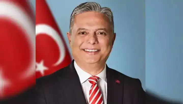 CHP’nin Yeni Genel Başkan Adayı Ümit Uysal: Kimdir, Hangi Görevlerde Bulundu?