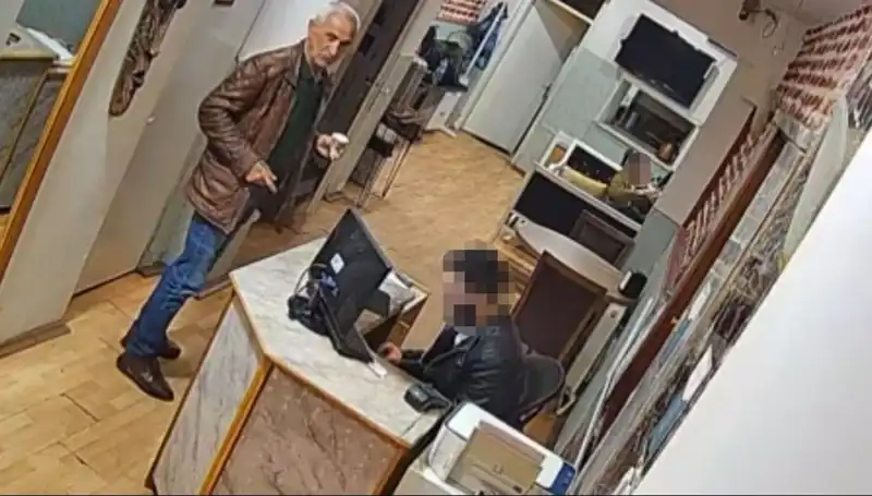 Özgür Özel’e Saldıran Selçuk Tengioğlu’nun Son Görüntüleri Güvenlik Kameralarına Yansıdı
