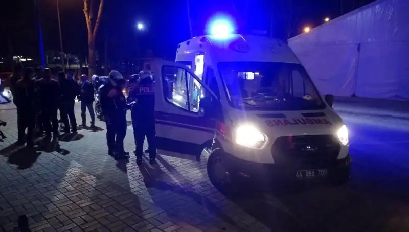 Parkta Silahlı Çatışma: İki Grup Arasındaki Savaş Gözleri Kamaştırdı