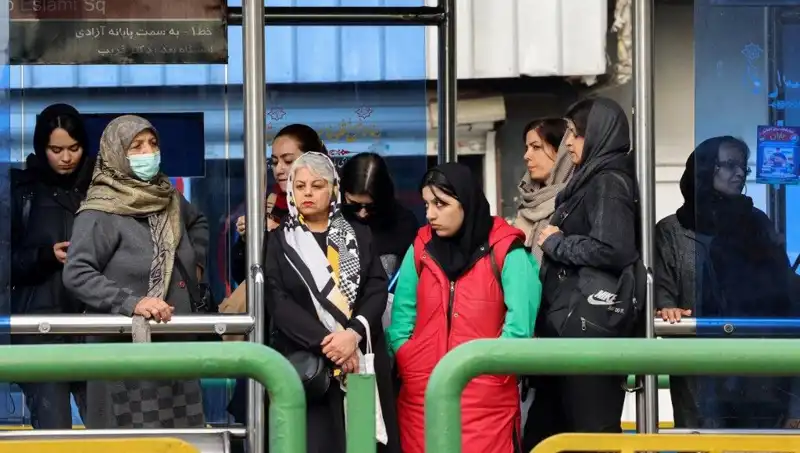 İranlıların Tweet Atma İsteği: Sosyal Medya ve Özgürlük Arayışı