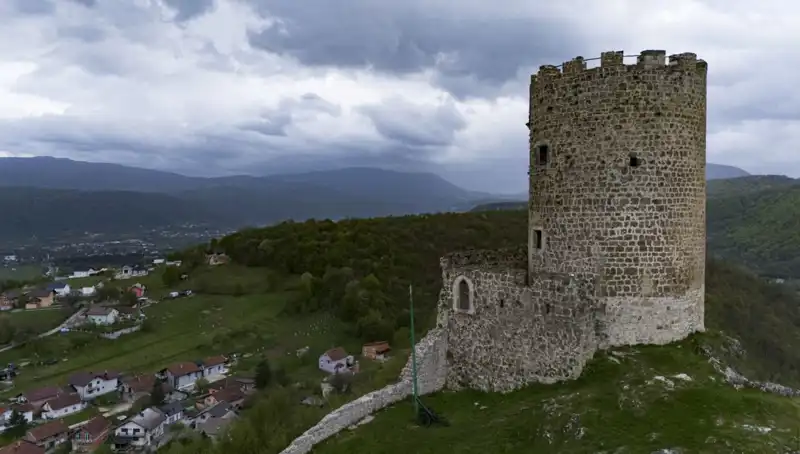 Sokolac Kalesi: Bosna Hersek'in Tarih Süngeri Zamanı Aksine Kucaklıyor