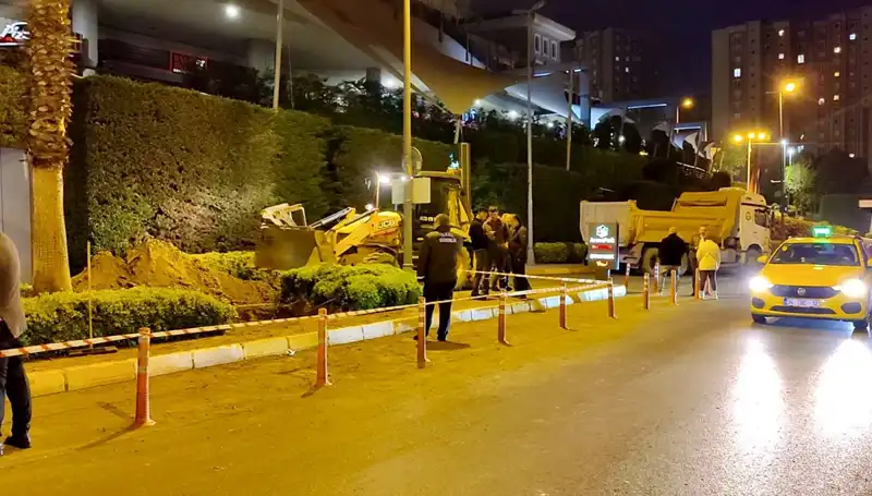 AVM Girişinde Doğalgaz Paniği: Alışverişin Güvenliği Tehlikede Mi?