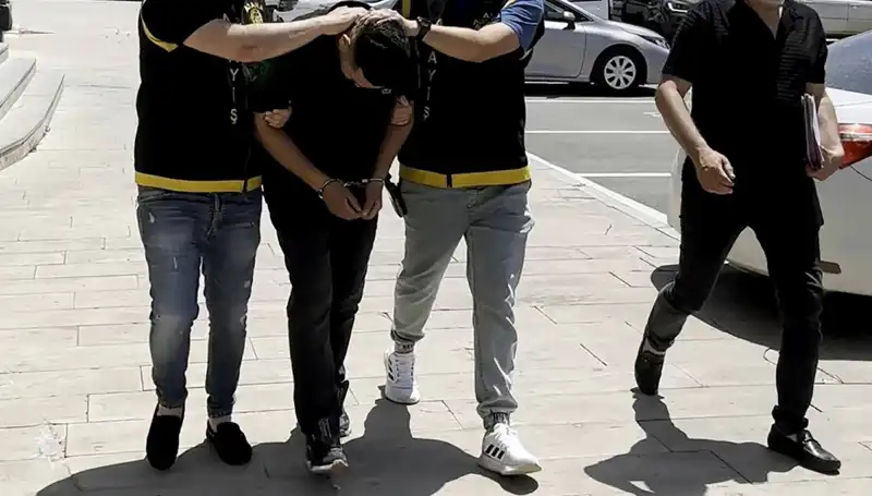 Mezarlıktaki Hırsız, Suçüstü Yakalanarak Gözaltına Alındı
