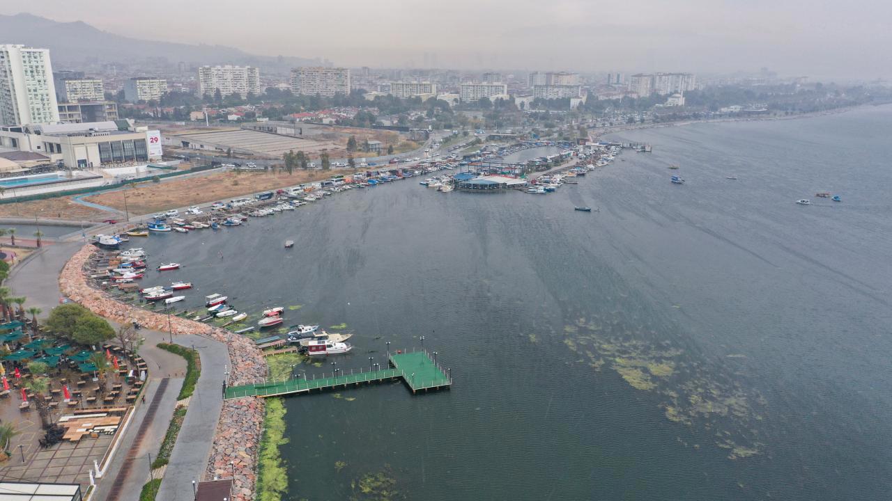 İzmir Körfezi'nde Kirlilik Soruşturması Başlatıldı