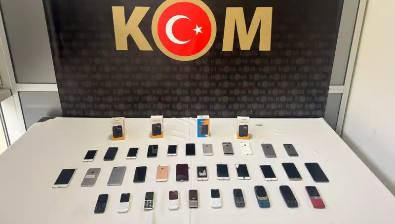 Gümrük Kaçağı 37 Cep Telefonu Ele Geçirildi: Olayın Detayları Şaşırtıyor!