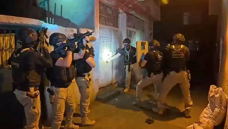 İstanbul’da DAEŞ Operasyonunda 18 Kişi Gözaltına Alındı!
