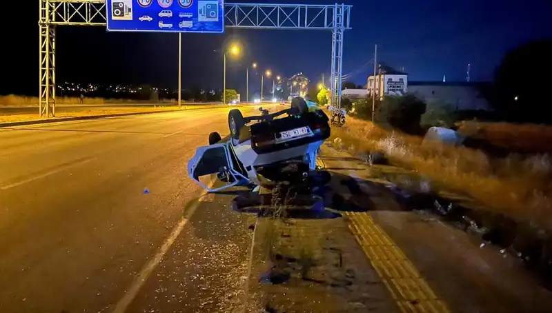 TIR'ın Sıkıştırdığı Otomobilin Takla Atması Sonucu 1 Kişi Yaralandı