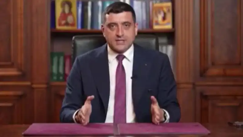 Romanya Seçimlerinde Aşırı Sağcı Aday Şaşırtan Bir Başarı Elde Etti
