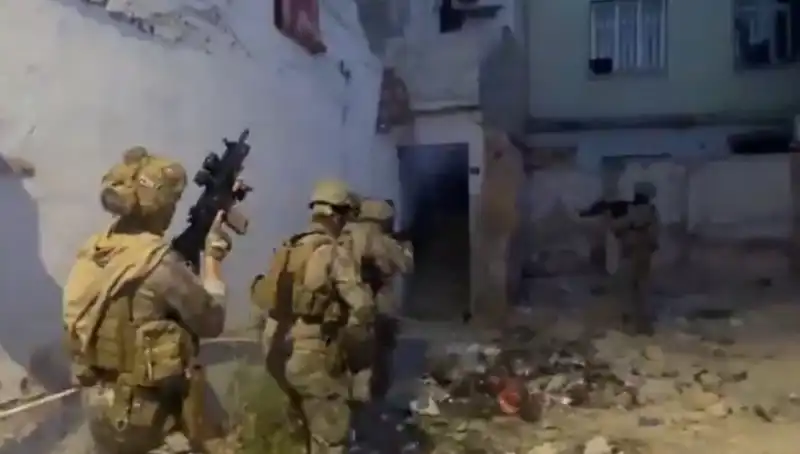 Türkiye'nin 75 İlinde Uyuşturucu Operasyonları: 2 Bin 311 Şüpheli Yakalandı
