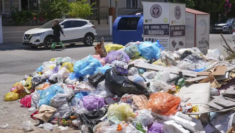 İzmir’deki Çöp Yığınları Neden Bu Kadar Büyüdü?
