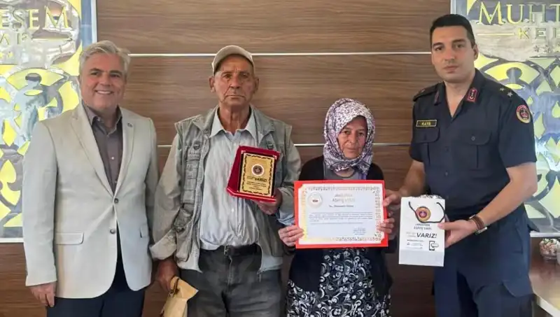 Tek Evini Jandarmaya Bağışlayarak Yürekleri Isıtan Aile Hikayesi