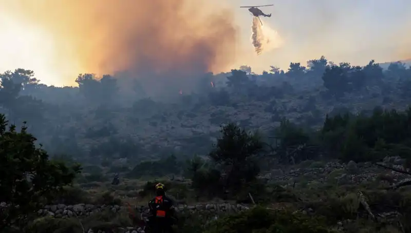 Eğriboz Adası’nda Yangın Kabusu: İki Köy Tahliye Edildi!
