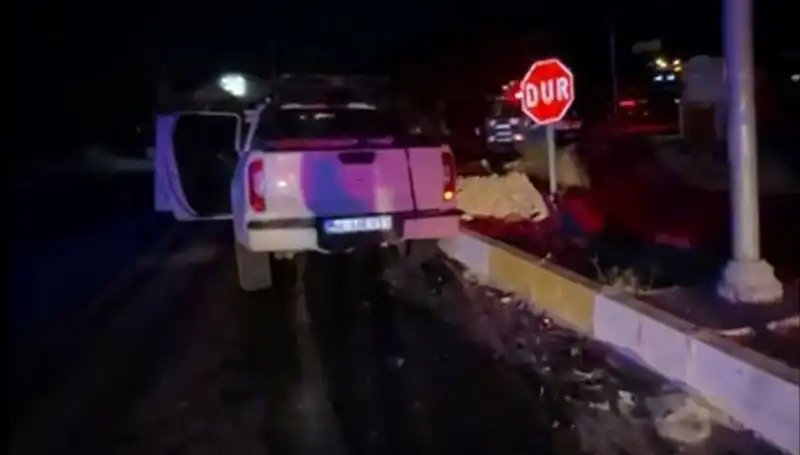 İzmir’de Kamyonet ile Ticari Araç Çarpıştı: 7 Kişi Yaralandı