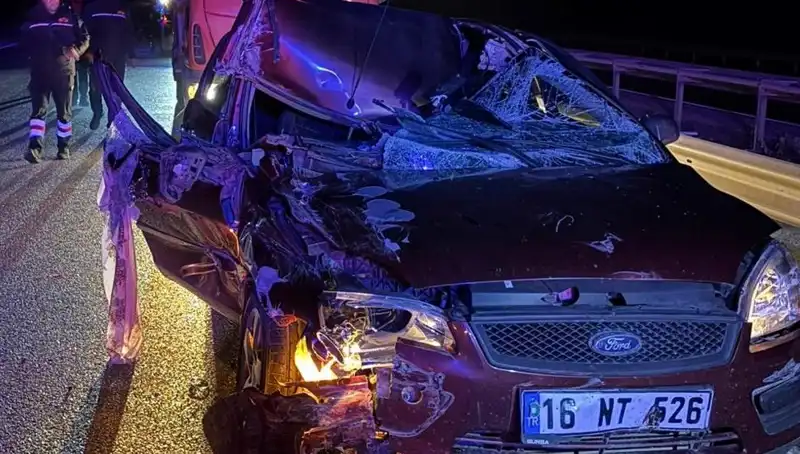 Afyonkarahisar'da Otomobil ve TIR Çarpıştı: Sarsıcı Kaza 4 Yaralıyla Sonuçlandı