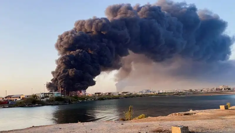 Port Sudan'da Şok Edici Patlamalar: Havalimanı ve Askeri Üs Hedef Alındı!