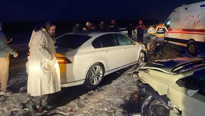 Aksaray'da Zincirleme Trafik Kazası: 15 Yaralı, Olayın Ayrıntıları Şok Edici
