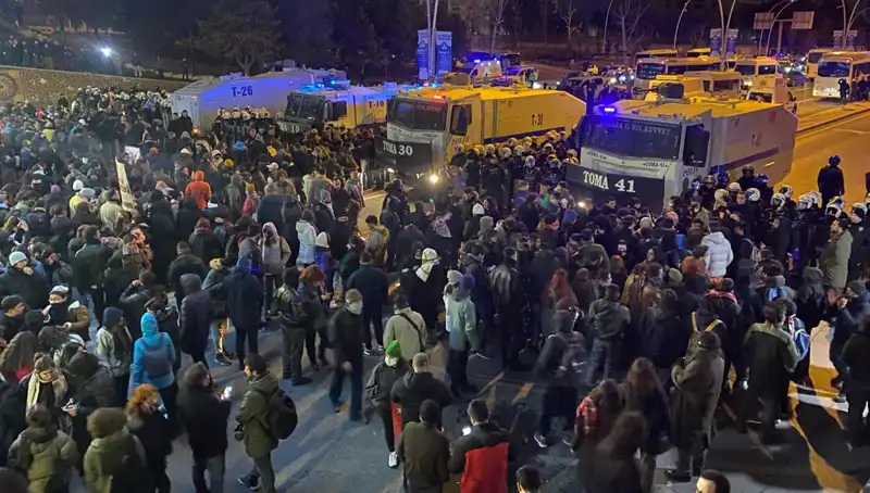 İstanbul ve Ankara'da Öğrencilerin İmamoğlu Eylemi: Gözaltılar ve Diploma İptali Protesto Edildi