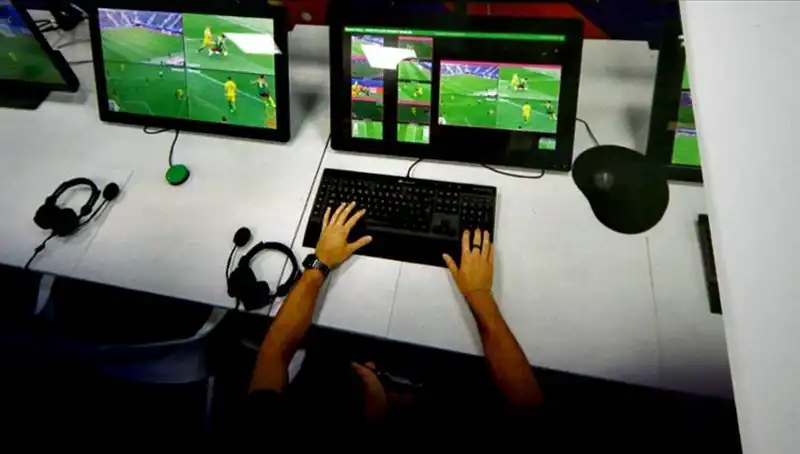 İtalya'da VAR Uygulaması: Futbolseverleri Bekleyen Yenilikler