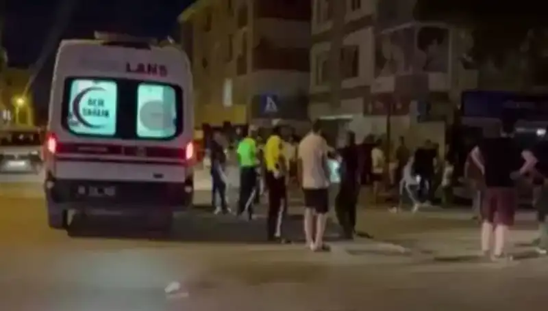 Alkollü Sürücü, Tartıştığı Yayaları Kamyonetle Ezerek Kaçırdı!