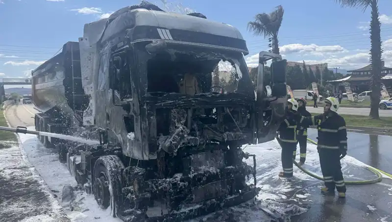Kum Yüklü TIR, Alev Alev Yanarak Korku Dolu Anlar Yaşattı!