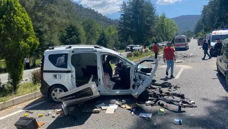 Marmaris'te Feci Kaza: Savaş Alanına Dönen Yolda Can Kaybı ve Yaralılar