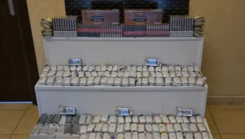 Gümrük Kaçağı Sigara Baskınında Yüzlerce Paket Ele Geçirildi