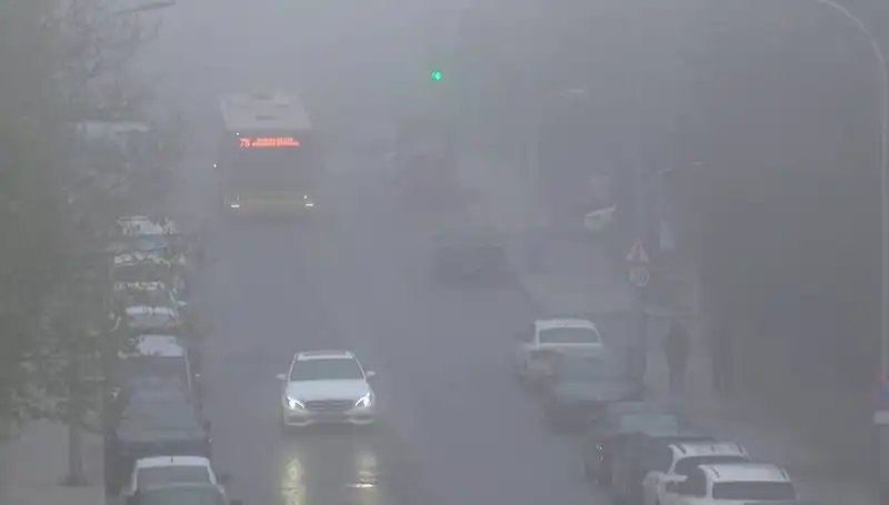İstanbul'un Sis Perdesi: Görüş Mesafesi Düşerken Hayat Durma Noktasına Geldi