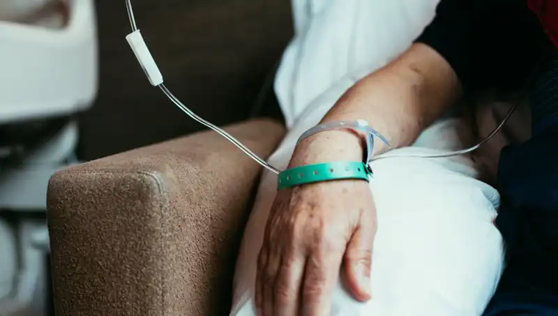 Kolon Kanserinin Gizemi: Düğün Stresi Sandı, 4. Evre Tanısı Aldı