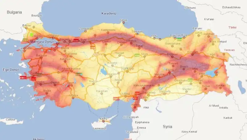 Evimizin Altında Fay Hattı Mı Var? 45 İl ve 110 İlçe Deprem Riski Altında!