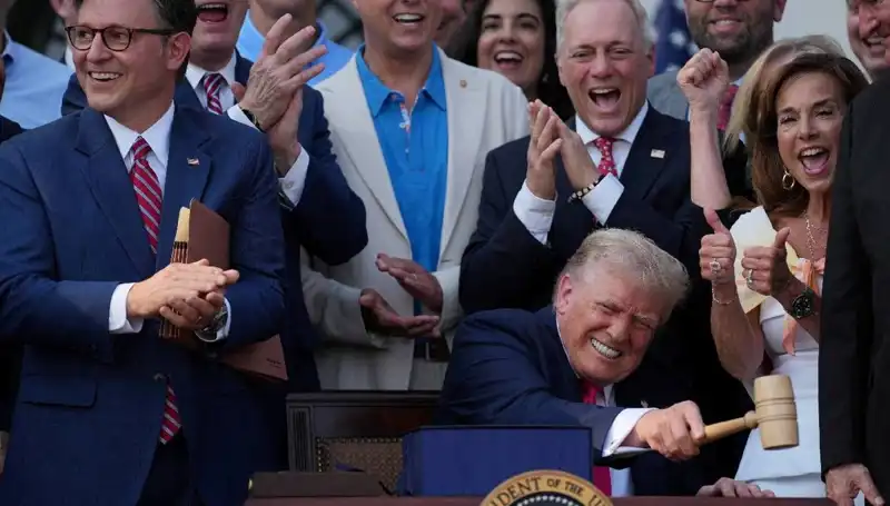 Trump, "Büyük, Güzel Yasa Tasarısı"nı Imzaladı: Ülke Ekonomisine Etkileri Neler Olacak?