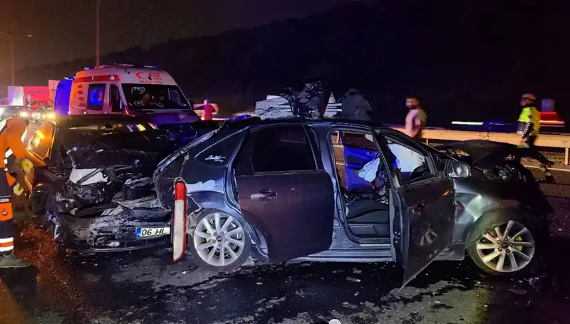 TEM Otoyolu'nda Zincirleme Kaza: 7 Kişi Yaralandı, Trafik Kilitlendi!
