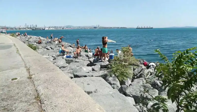 İstanbul'un Sıcak Havası, Sahilleri Yeniden Canlandırıyor!