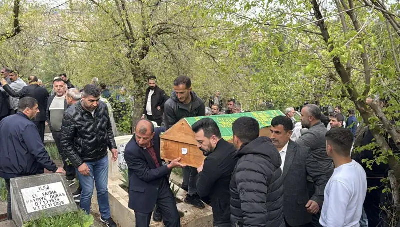 Karabük'te Hayatlarını Kaybeden 4 Kişi Diyarbakır'da Toprağa Verildi