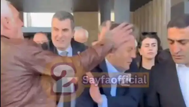 Özgür Özel'e Saldırı: AKM Çıkışında Gergin Anlar Yaşandı