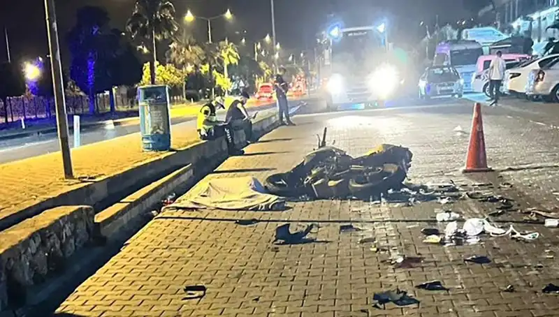 Alanya'da Motosiklet Kazası: Genç Hayatlar Tehlikede!