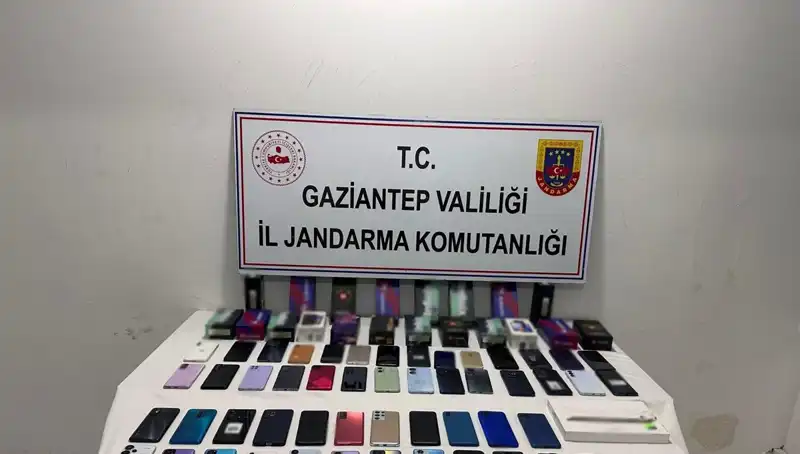 Gaziantep'te 2 Milyon TL’lik Kaçak Telefon Operasyonu: İki Şahıs Gözaltında