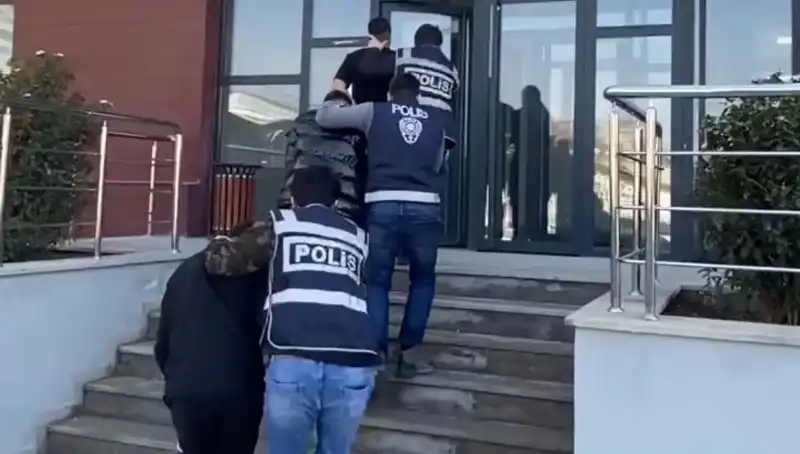 Korsan Taksi İle Sıradışı Gasp Olayı: Güvenlik Açıklarına Dikkat Çekiyor
