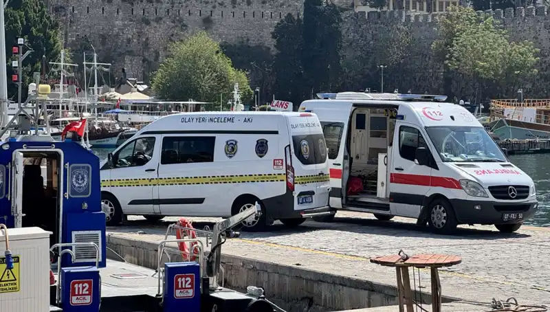 Antalya Plajında Şok: Denizde Erkek Cesedi Bulundu