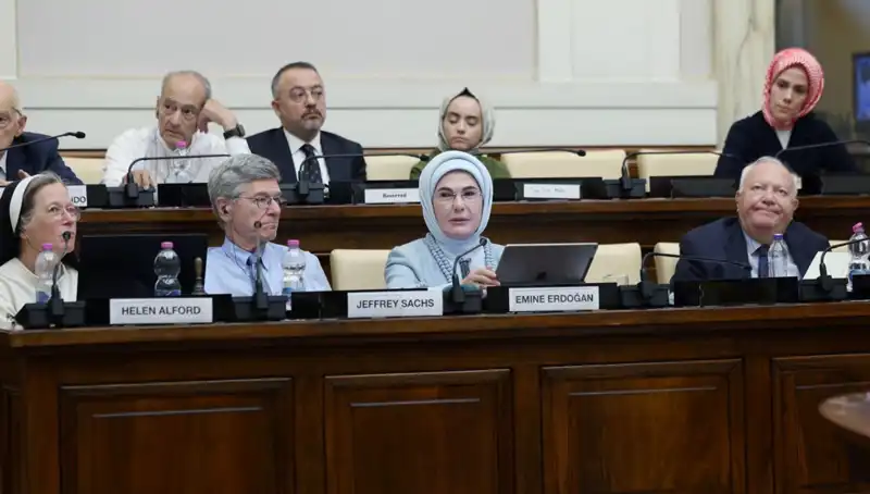 Emine Erdoğan, Vatikan'da "Dünya 5'ten Büyüktür" Mesajıyla Dikkat Çekti