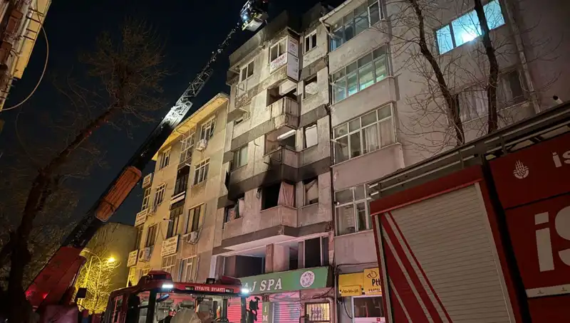 Kartal'da Metruk Bina Yangını: Alevler Kısa Sürede Büyüdü!