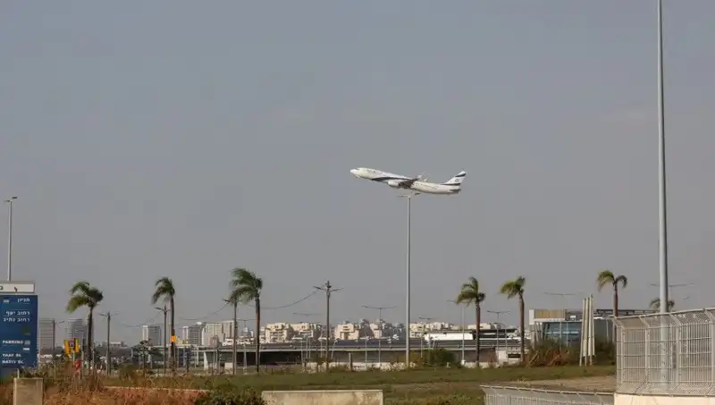 Husilerin İsrail'in Ben Gurion Havalimanı'na Yaptığı Saldırı: Füzeler Gökyüzünde Dans Etti