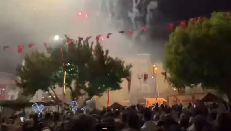 Havai Fişek Gösterisi, İzleyicileri Hastanelik Etti: Olayın Perde Arkası