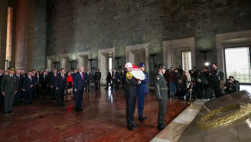 Devlet Erkanından Anıtkabir'e Duygusal Ziyaret: Anma ve Saygı Günü