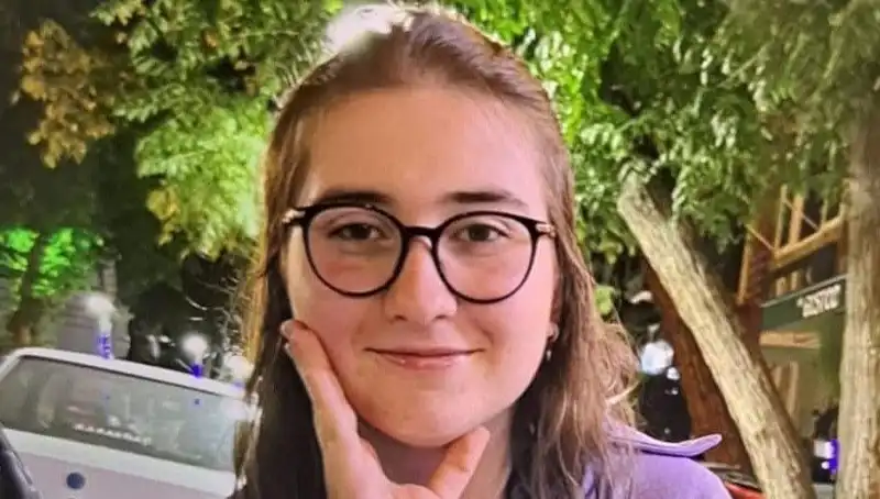 Çanakkale'de Lise Öğrencisi Ayşegül’ün Gizemli Kayboluşu: Aile ve Arkadaşlar Umutlu Bekleyişte