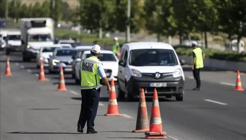 Tüneli Kapatan Konvoy: Trafik Kaosuna Neden Oldu